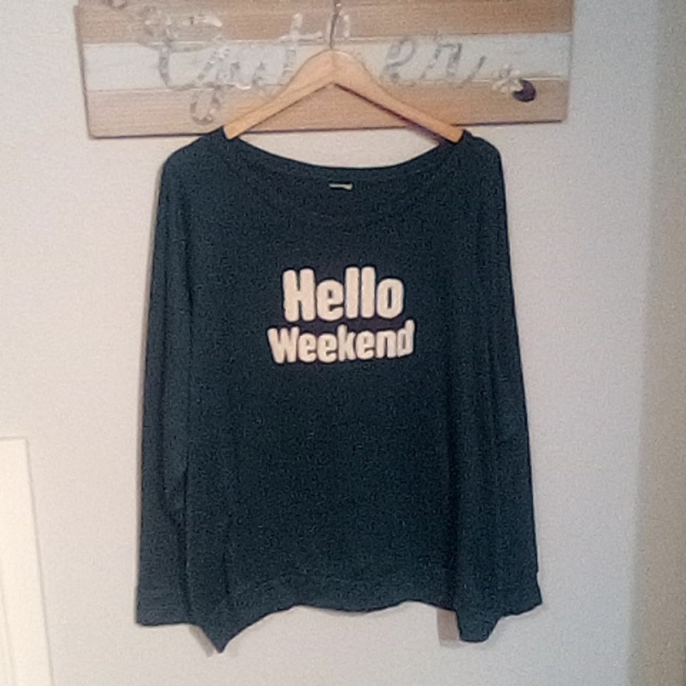 4/$13 Soft sweatshirt